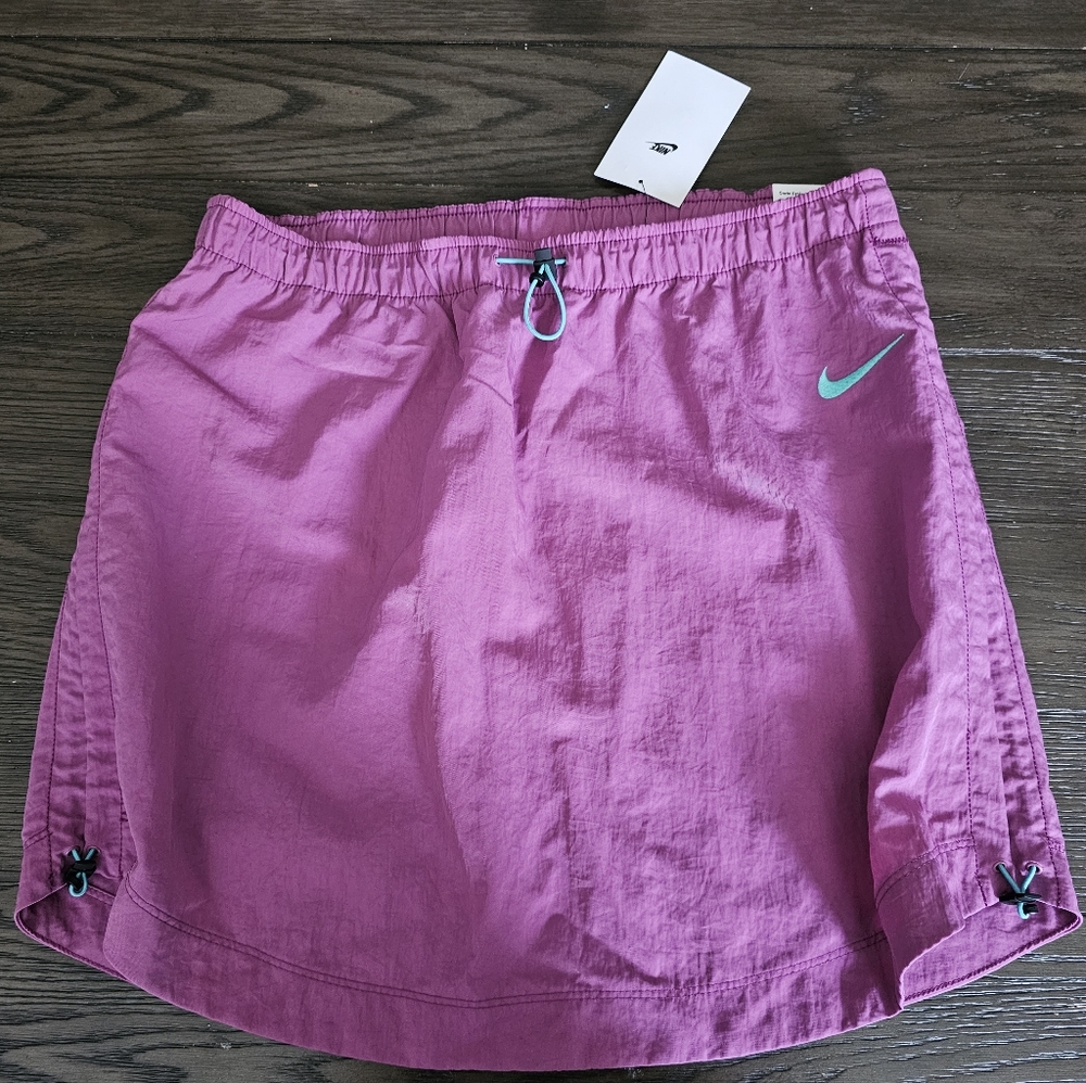NIKE WOMEN'S SPORTSWEAR SKIRTS